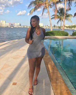 Taylor Hing feet photo thumbnail