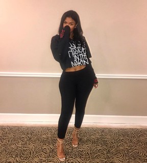 Taylor Hing feet photo thumbnail