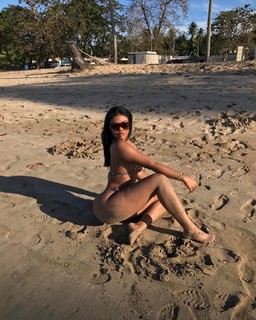 Taylor Hing feet photo thumbnail