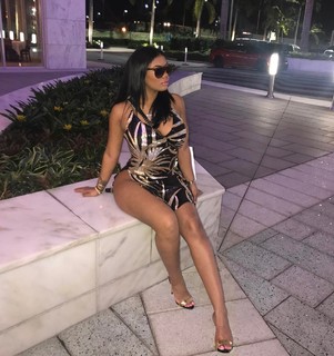 Taylor Hing feet photo thumbnail