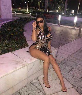 Taylor Hing feet photo thumbnail