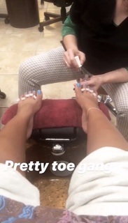 Taylor Hing feet photo thumbnail
