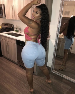 Taylor Hing feet photo thumbnail