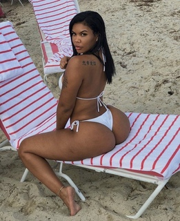 Taylor Hing feet photo thumbnail