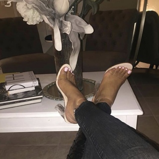 Taylor Hing feet photo thumbnail