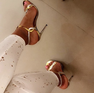 Taylor Hing feet photo thumbnail