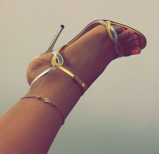 Taylor Hing feet photo thumbnail