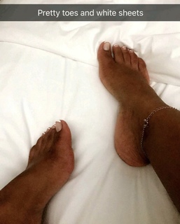 Taylor Hing feet photo thumbnail
