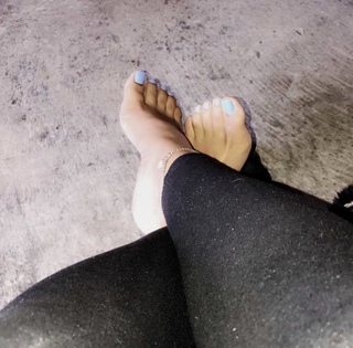 Taylor Hing feet photo thumbnail