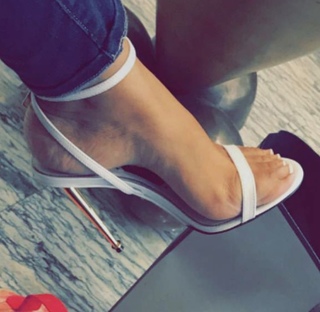 Taylor Hing feet photo thumbnail