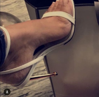 Taylor Hing feet photo thumbnail