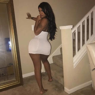 Taylor Hing feet photo thumbnail