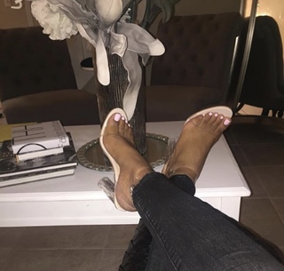 Taylor Hing feet photo thumbnail