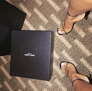 Taylor Hing feet photo thumbnail