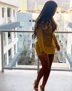 Taylor Hing feet photo thumbnail