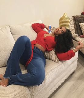 Taylor Hing feet photo thumbnail