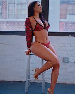 Taylor Hing feet photo thumbnail