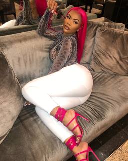 Taylor Hing feet photo thumbnail