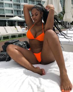 Taylor Hing feet photo thumbnail