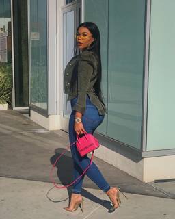 Taylor Hing feet photo thumbnail