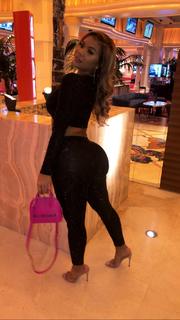 Taylor Hing feet photo thumbnail