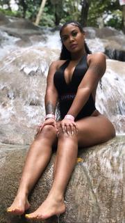 Taylor Hing feet photo thumbnail