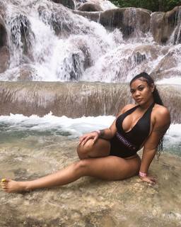 Taylor Hing feet photo thumbnail