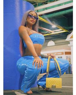 Taylor Hing feet photo thumbnail