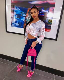 Taylor Hing feet photo thumbnail