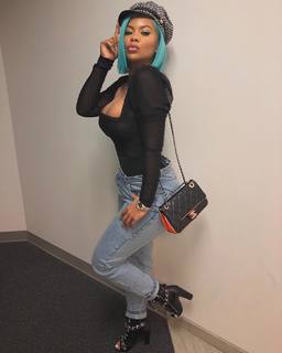 Taylor Hing feet photo thumbnail