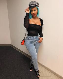 Taylor Hing feet photo thumbnail