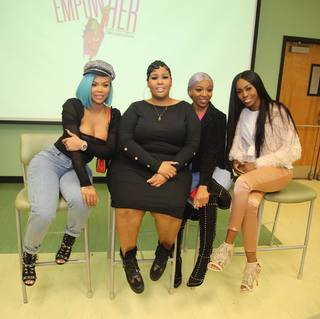 Taylor Hing feet photo thumbnail