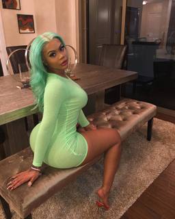 Taylor Hing feet photo thumbnail