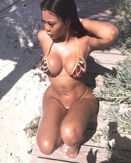 Taylor Hing feet photo thumbnail