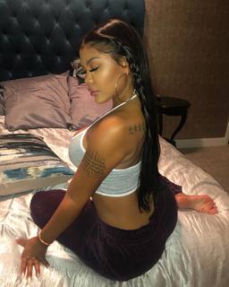 Taylor Hing feet photo thumbnail