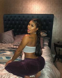 Taylor Hing feet photo thumbnail