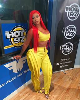 Taylor Hing feet photo thumbnail