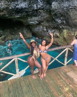 Taylor Hing feet photo thumbnail