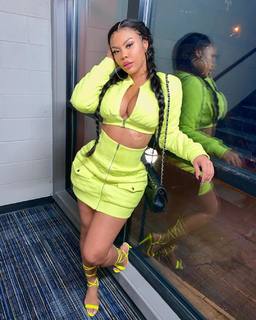 Taylor Hing feet photo thumbnail