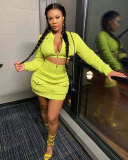 Taylor Hing feet photo thumbnail