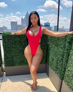 Taylor Hing feet photo thumbnail