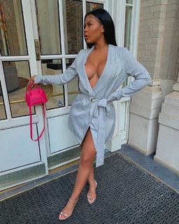 Taylor Hing feet photo thumbnail