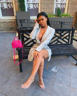 Taylor Hing feet photo thumbnail