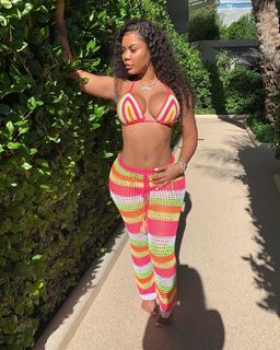 Taylor Hing feet photo thumbnail