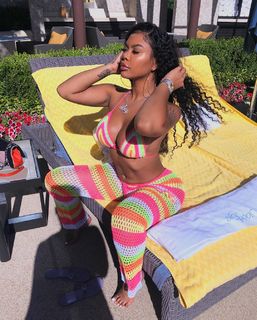 Taylor Hing feet photo thumbnail