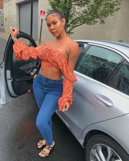 Taylor Hing feet photo thumbnail