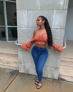 Taylor Hing feet photo thumbnail