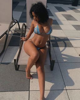 Taylor Hing feet photo thumbnail