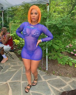 Taylor Hing feet photo thumbnail