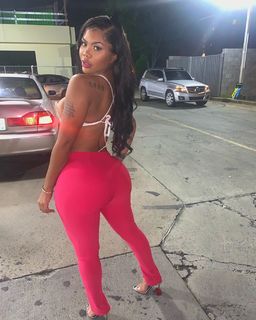 Taylor Hing feet photo thumbnail